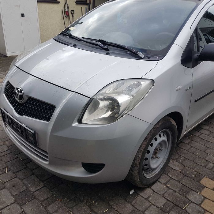 lampa reflektor toyota yaris II 2 08r P9 oryginał