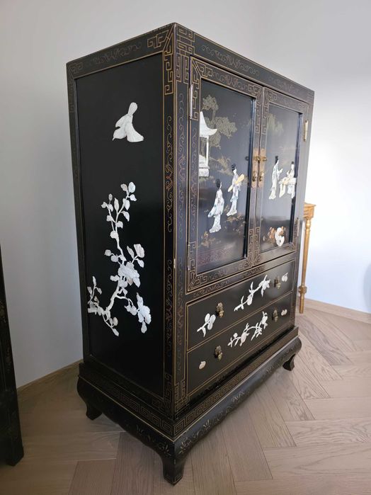 Ekskluzywna komoda chińska Chinoiserie - czarna laka i bogata inkrustacja masą perłową. Antyk.