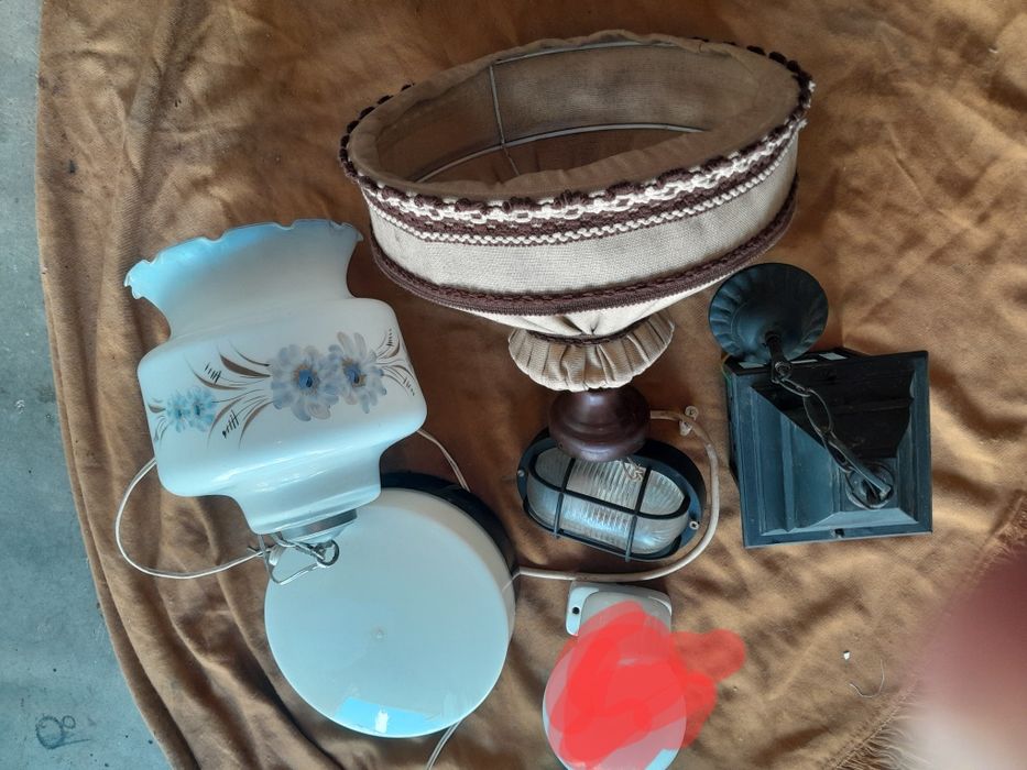 Candeeiro mais globos usados de parede e tetos.