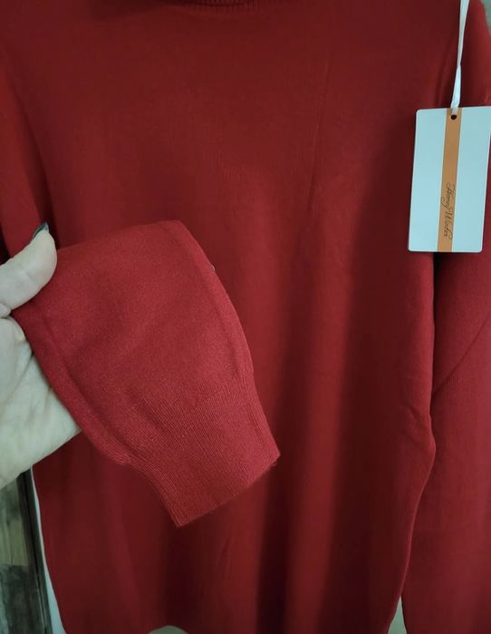 Dwa nowe golfy czarny + czerwony.