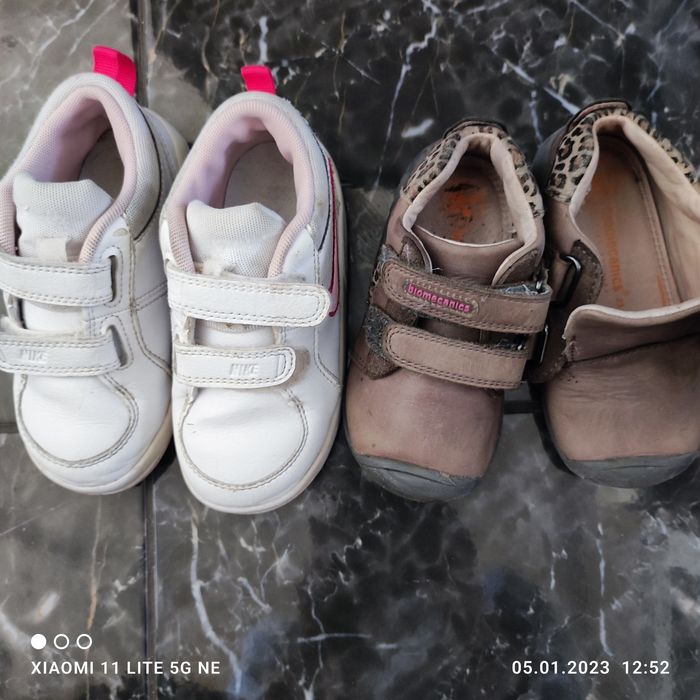 Sapatos para criança o preço 15€ cada