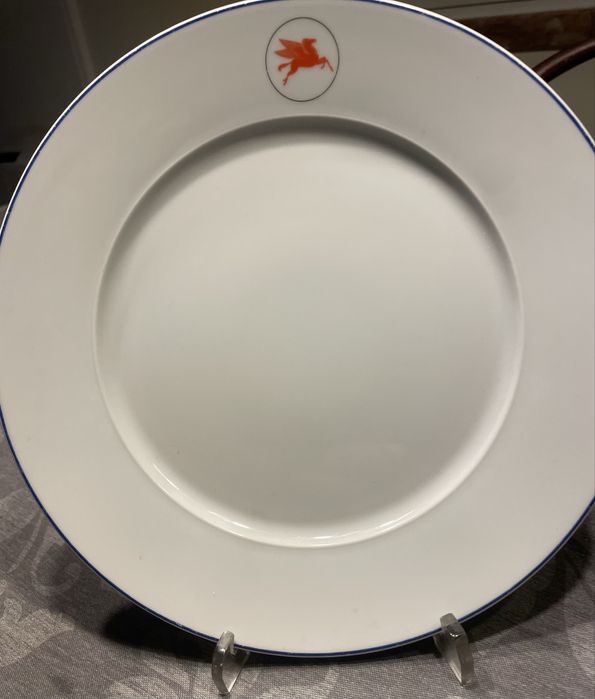 Prato de porcelana da marca Mobil