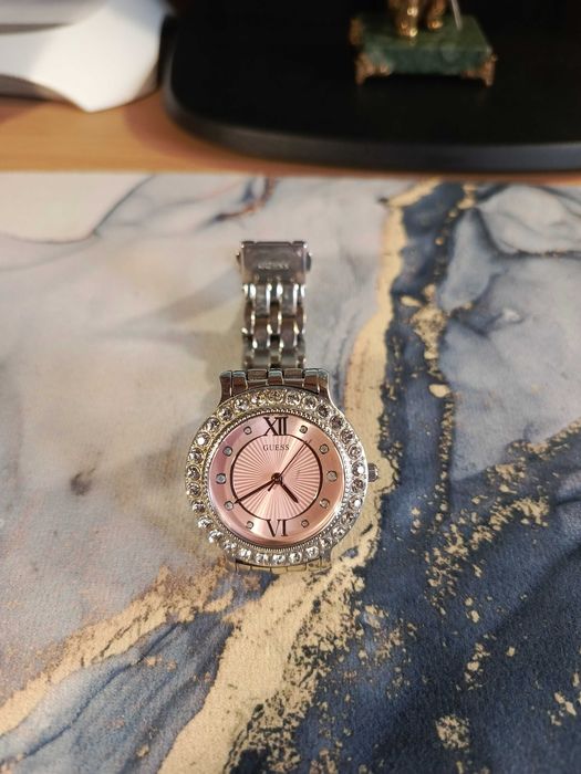 Продам Женские наручные часы  Guess U1062L2 . США