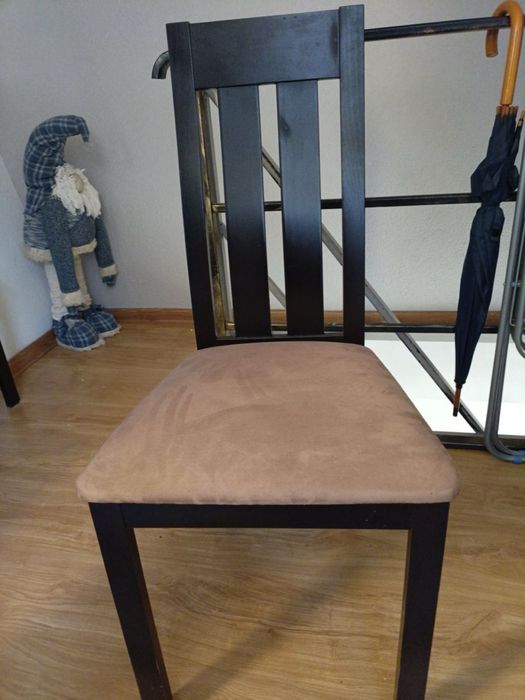 Sprzedam zestaw 4 krzeseł