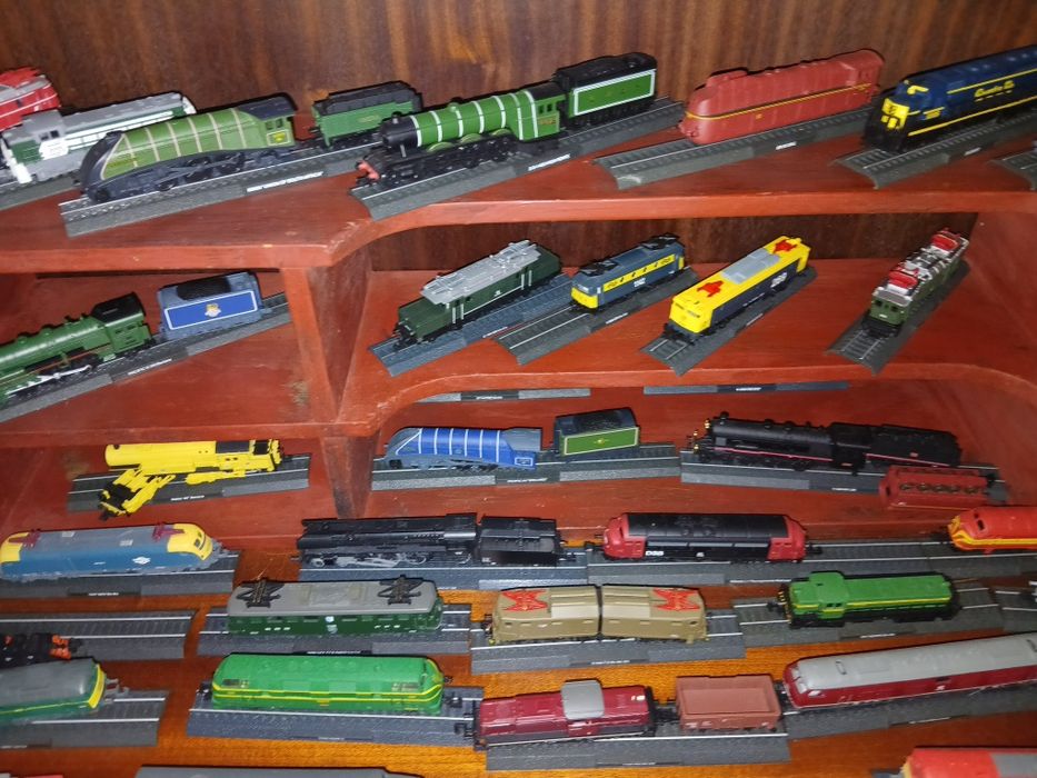 Colecao 40 comboios Locomotiva por  240 €