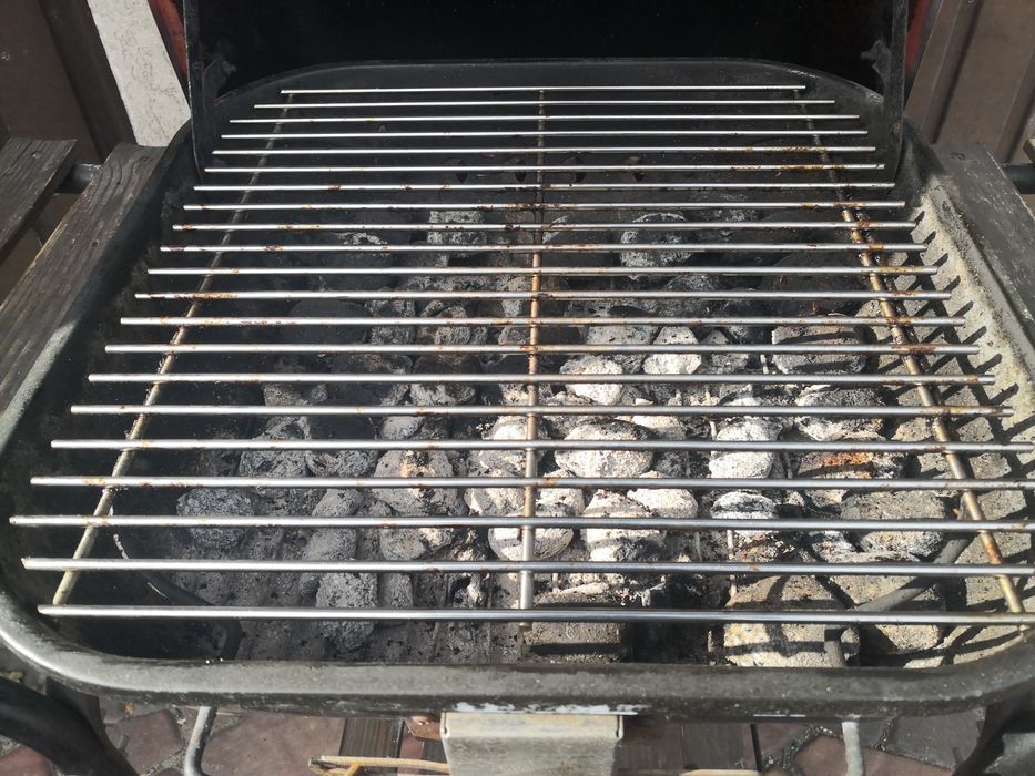 Grill węglowy na kółkach  zamykany nowy gruby ruszt 40x45cm