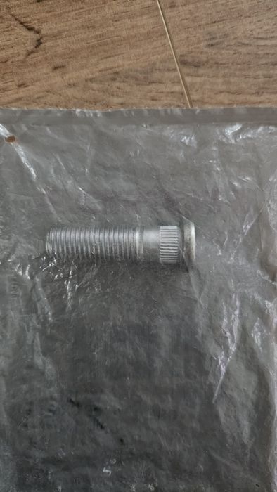 Szpilka piasty koła Honda CR-V