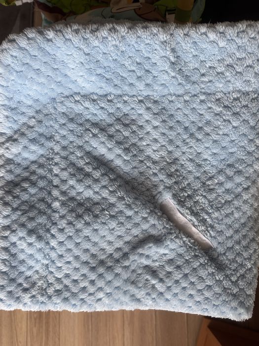 Одіялко (голубенького кольору,з іншого боку-біле)