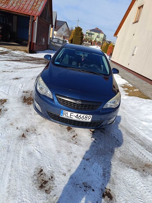 Opel Astra J 2011