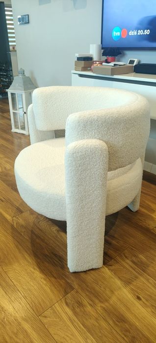 Nowy fotel boucle biały – nowoczesny, designerski, kremowy