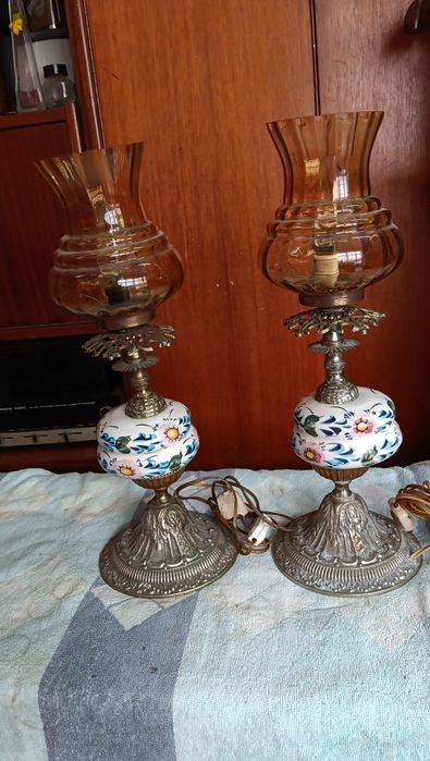 Dois candeeiros antigos