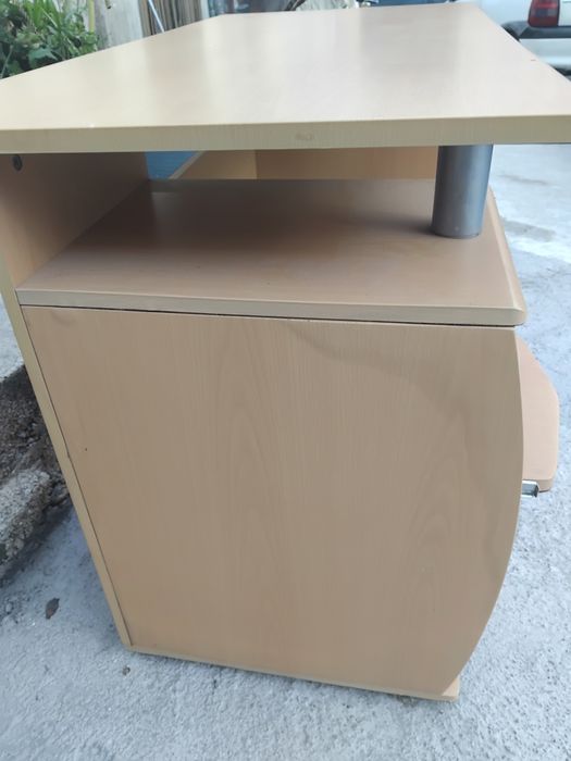 Secretária  de computador...