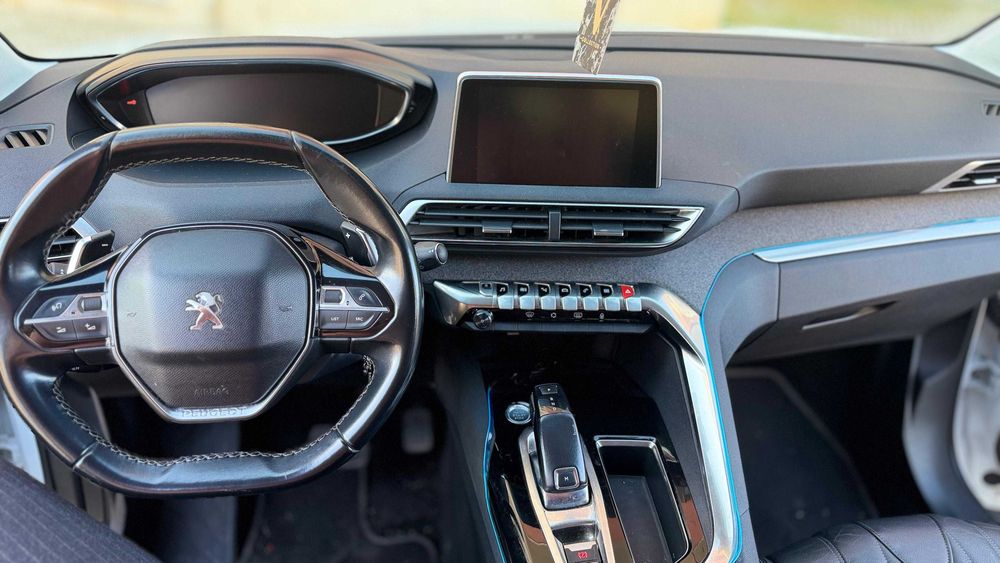 PEUGEOUT 5008 aluguer para tvde