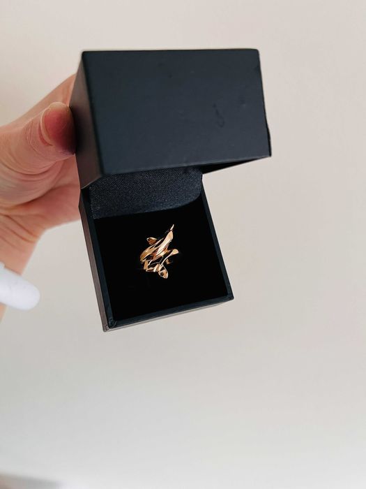 Pierścionek złoty w kształcie delfina