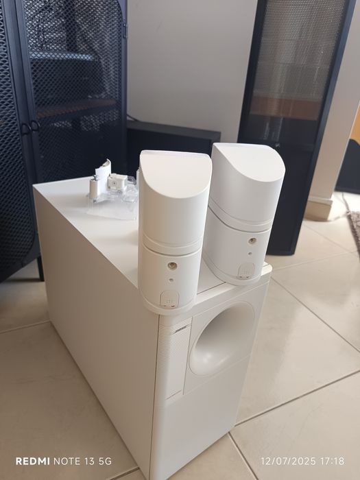 Bose Acoustimass 5 serie III com suportes UB20