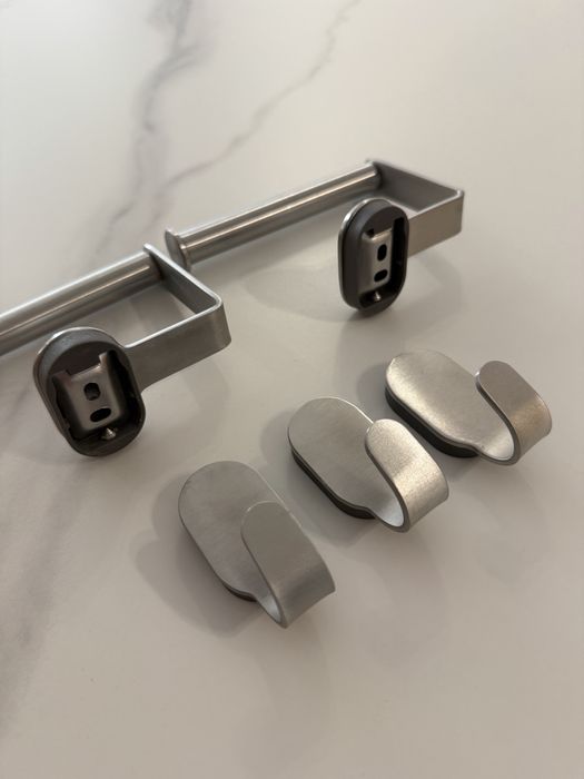 Conjunto WC Inox Escovado Premium – 2 Suportes + 3 Ganchos