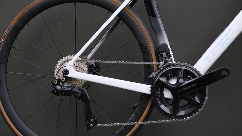 Новий шосейний велосипед Trek Madone SL 6 105 Di2 Gen 8 (2025)