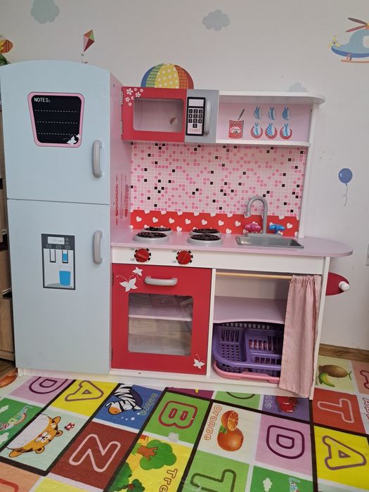 Drewniana kuchnia dla dzieci
