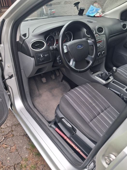 FORD Focus 1.6 бензин