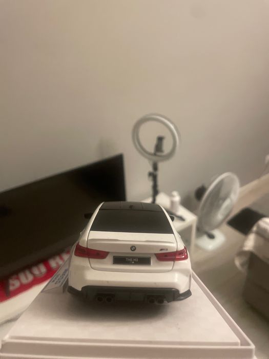 BMW M3 1:24 — Miniatura Oficial Licenciada pela BMW