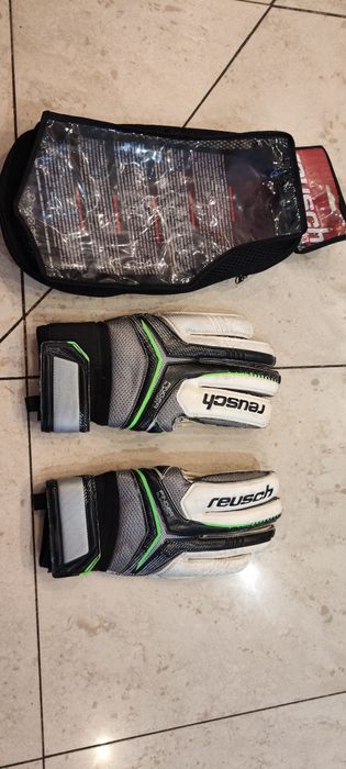 Rękawice bramkarskie Reusch, rozm. 9