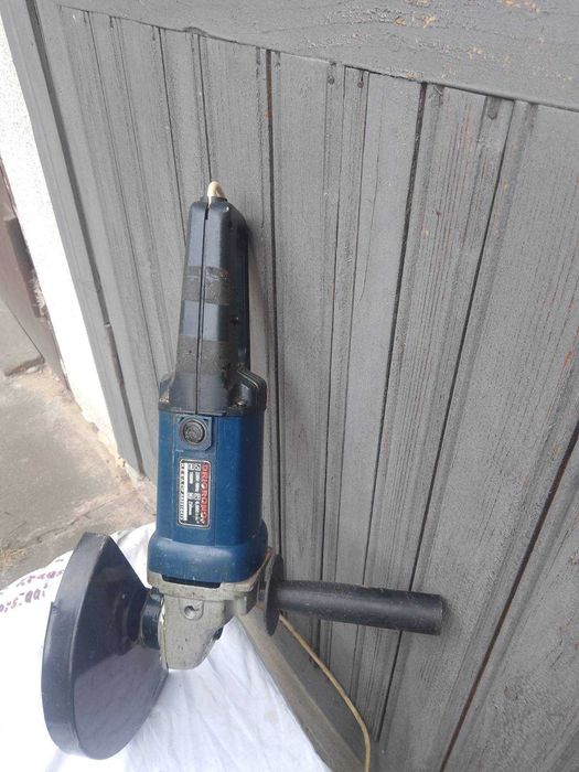 велика професійна потужна болгарка