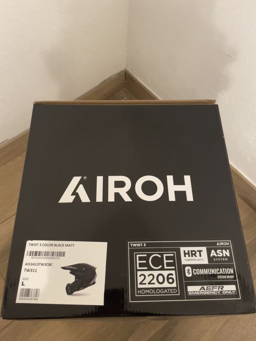 Capacete Airoh Twist 3 preto