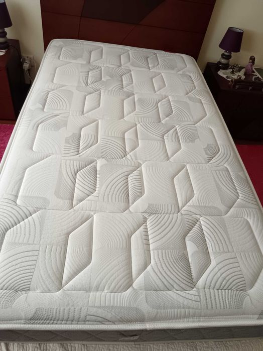 Cama + colchão+ estrado