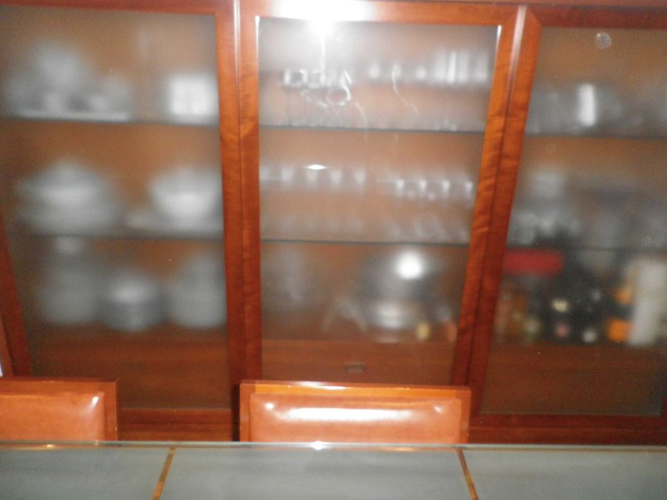 Móvel de Sala de Jantar em madeira de Cerejeira