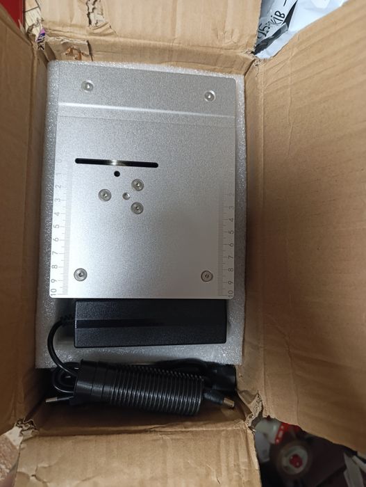 Багатофункціональна міні-пилка для столярних робіт по дереву.
Побутова