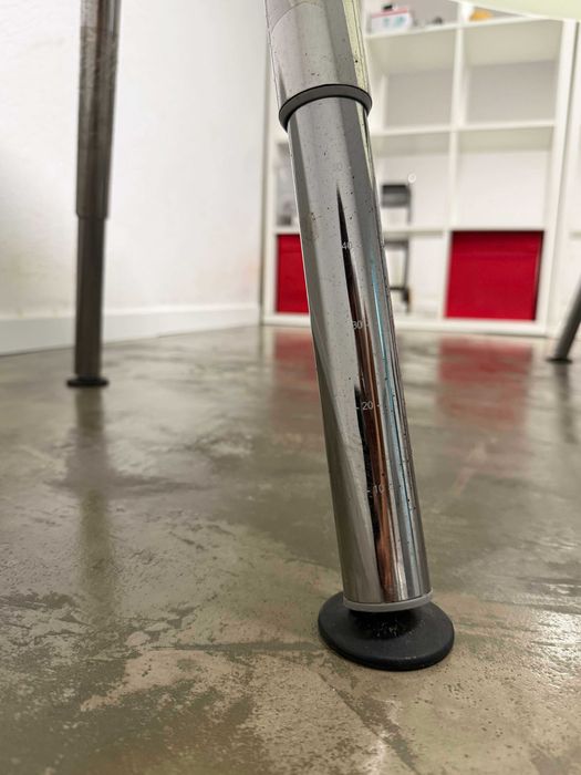 Mesa de jantar oval de vidro com altura ajustável