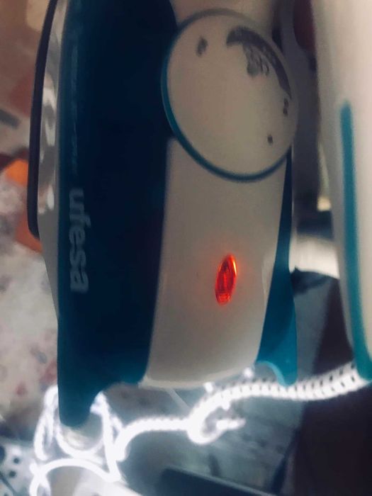 Ferro de engomar ufesa de viagem