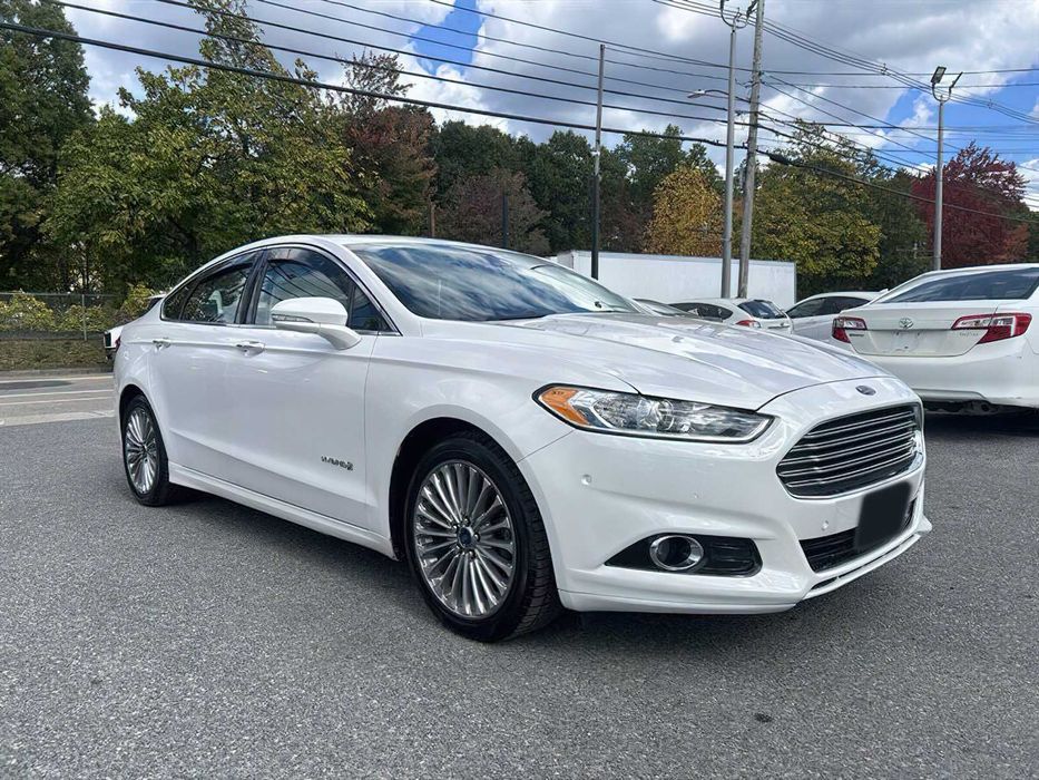 Ford Fusion Titanium Hybrid      2014