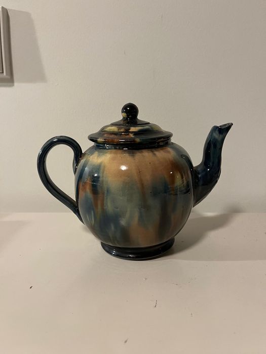 Bule de chá artesanal em cerâmica esmaltada – peça decorativa”