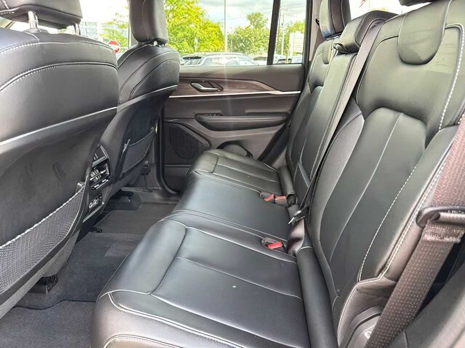 Jeep Grand Cherokee      2023