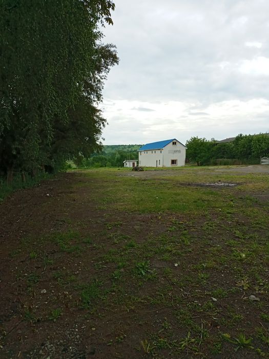 Продам двоповерхове нежитлове приміщення 340 м2 в с. Локітка