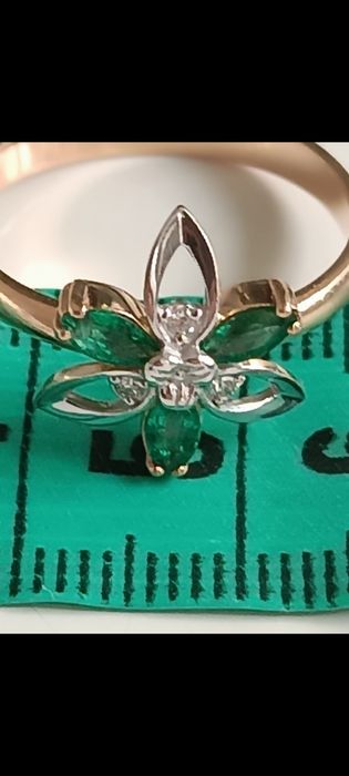 Каблучка золота 585 з діамантами та смарагдами 3,17г р.17,5-18