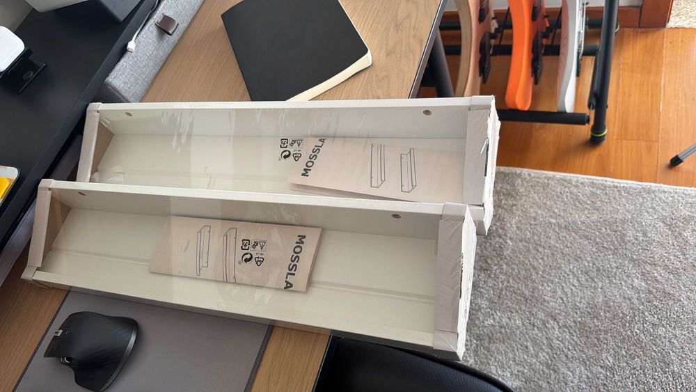 Estante IKEA Gersby + Prateleiras Mosslanda + Secretaria Lagkapten + Cadeira ÖRFJÄLL