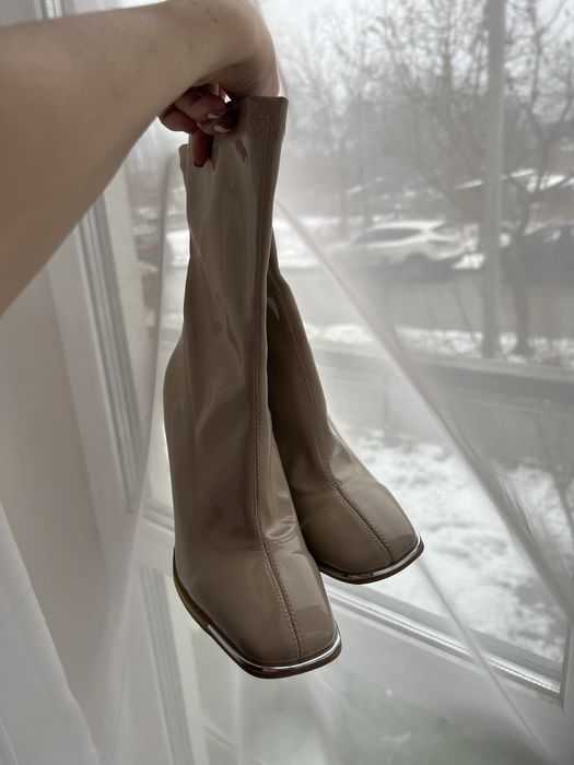 Лаковані ботильйони Zara