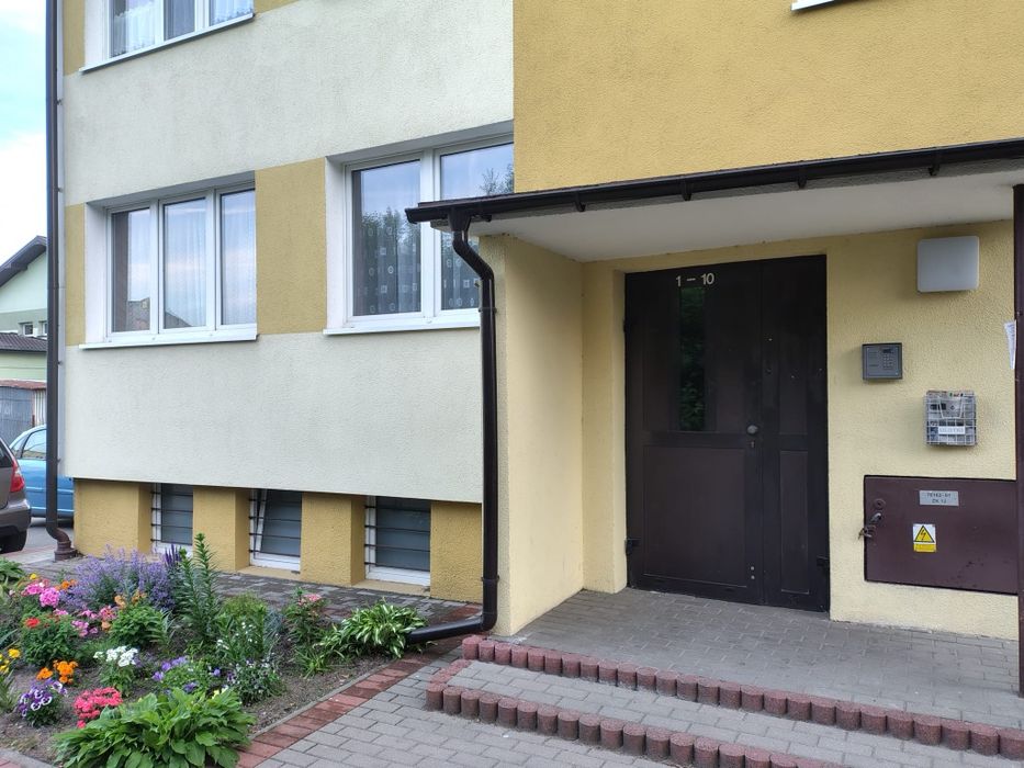 Wynajem mieszkania 3 pokoje łazienka i kuchnia parter - Więcej