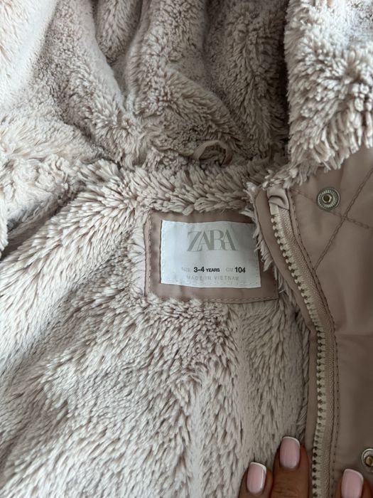 Демісезонна куртка zara на дівчинку 104