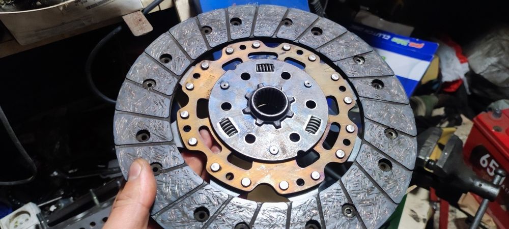 Диск с корзиной сцепления на Шаран 2.0 дизель 2007 г.