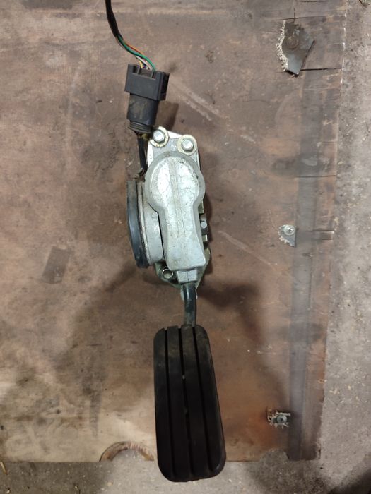 Продам электронную педаль на газель