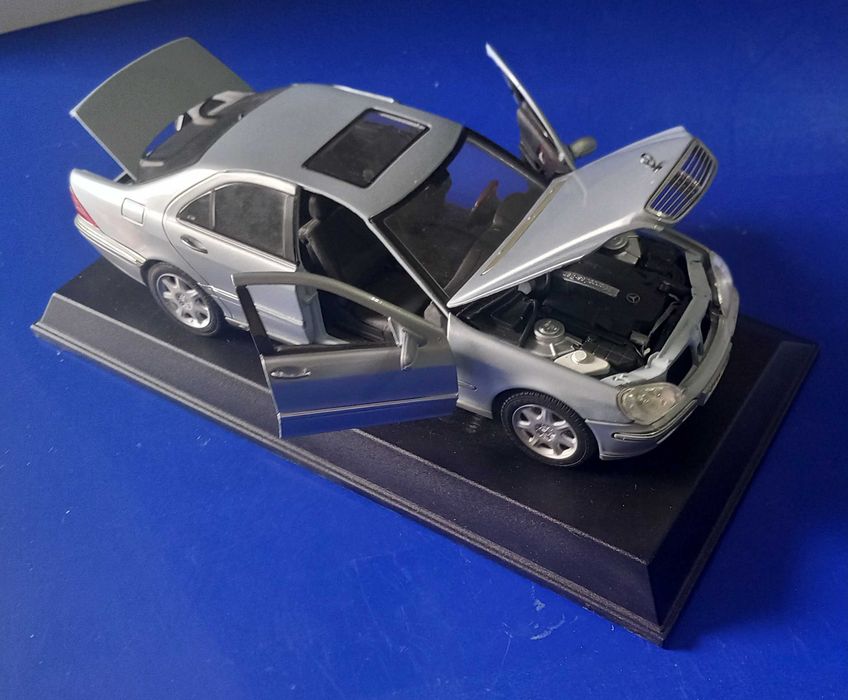 Miniatura mercedes escala 1.18 da maisto