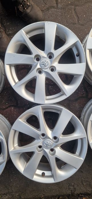 Felgi aluminiowe oryginalne Toyota 6x16 et51 4x100