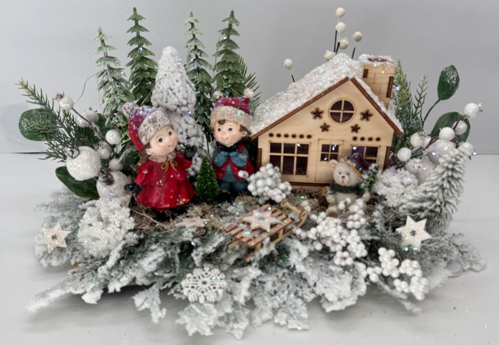 Stroik świąteczny zimowy z domkiem dziećmi misiem choinkami LED