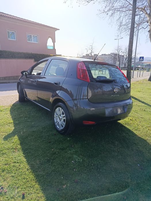 1.3 MultiJet 95cv 2017 Nacional • Económf
Fiat Punto 1.3 MultiJet 95cv 2017 Nacional • Ec