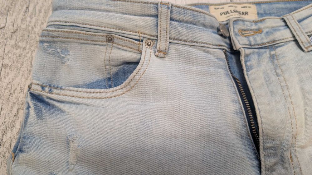 Spodnie męskie jeansowe Pull&Bear rozmiar 31 jasne
