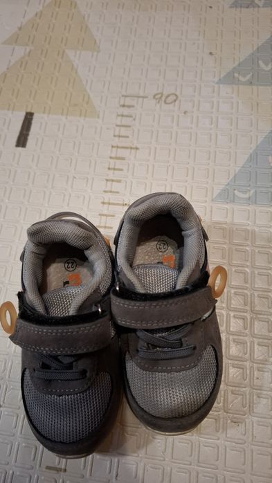 Кросівки на осінь