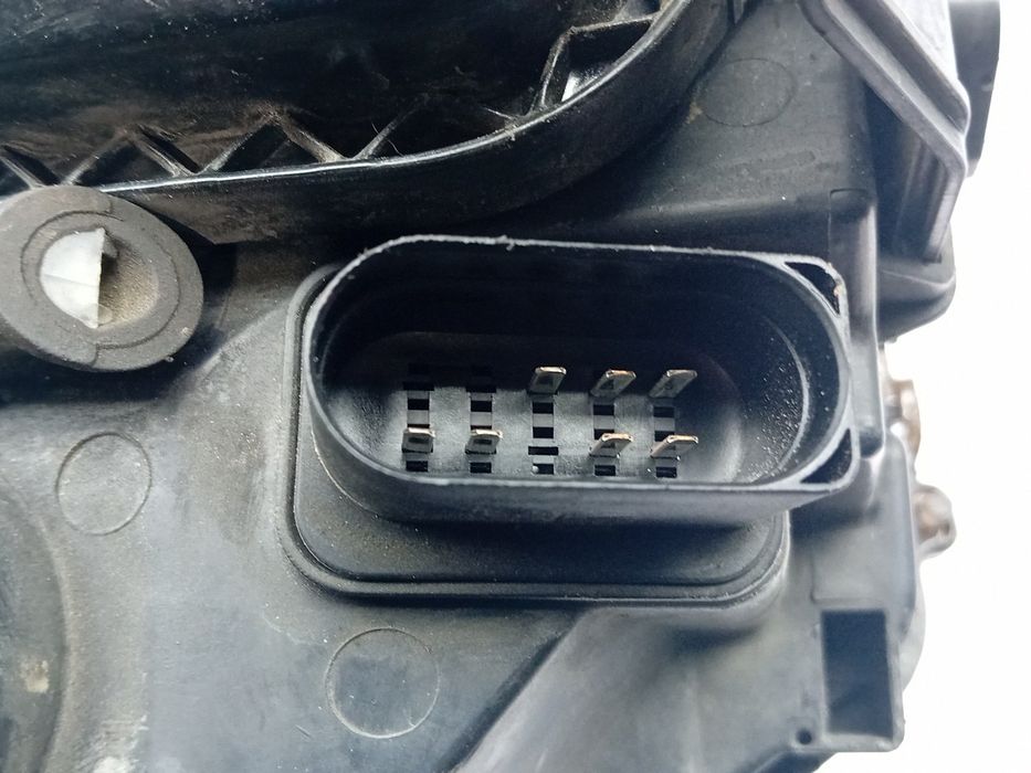 Ótica / farol esquerda FORD Focus II (DA_)